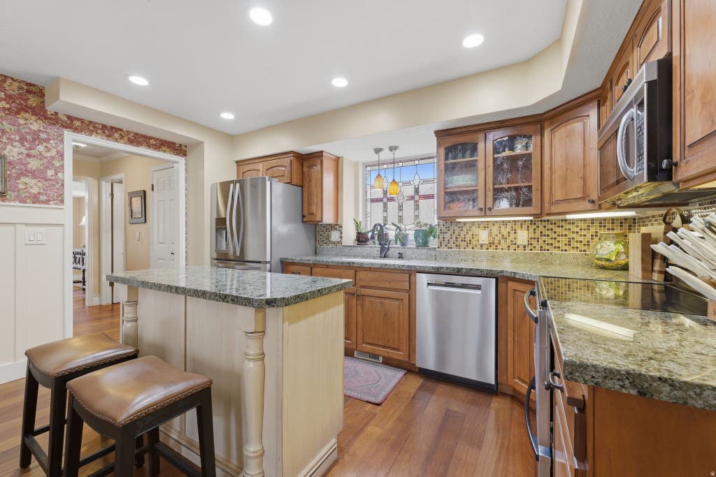 Photo of 4521 S COUNTRYLANE RD, Salt Lake City, UT 84117 (MLS # 2172395)