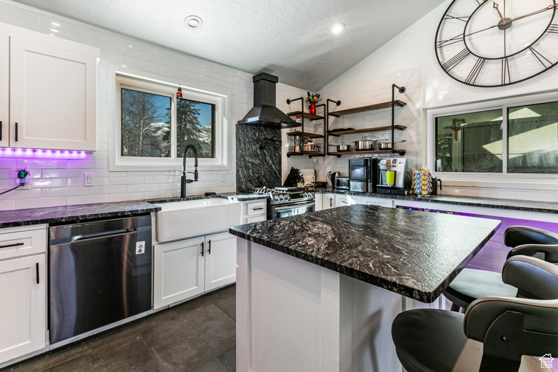 Park City, Utah 84060, United States, 3 Bedrooms Bedrooms, ,3 BathroomsBathrooms,Residential,Pending,5636