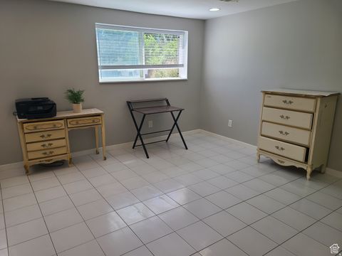 Tiny photo for 425 E 500 N, Kaysville, UT 84037 (MLS # 2139906)