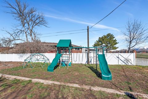 Tiny photo for 425 E 500 N, Kaysville, UT 84037 (MLS # 2139906)