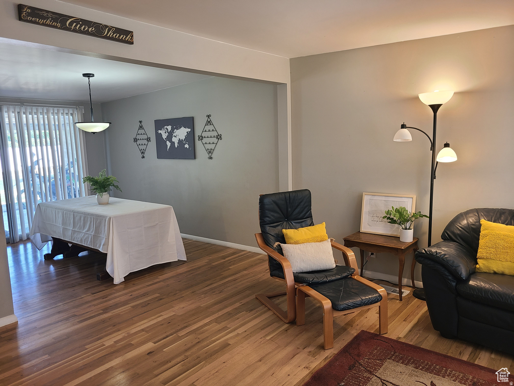 CRESTHOMES - Residential