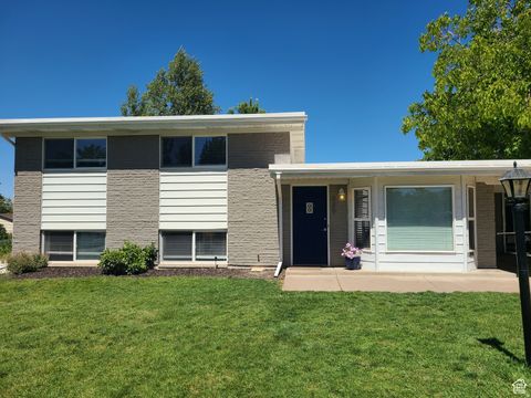 Photo of 425 E 500 N, Kaysville, UT 84037 (MLS # 2139906)