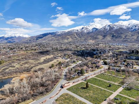 Tiny photo for 425 E 500 N, Kaysville, UT 84037 (MLS # 2139906)