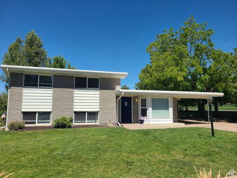 Tiny photo for 425 E 500 N, Kaysville, UT 84037 (MLS # 2139906)