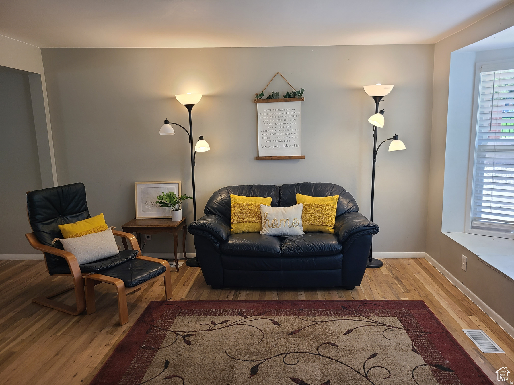 CRESTHOMES - Residential