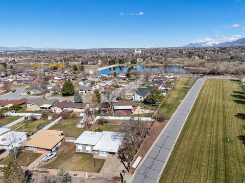 Tiny photo for 425 E 500 N, Kaysville, UT 84037 (MLS # 2139906)