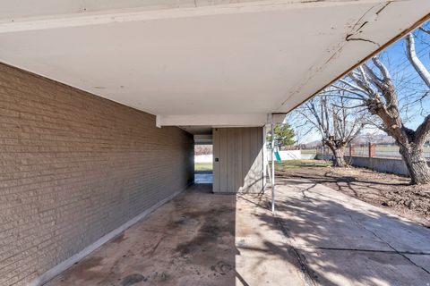 Tiny photo for 425 E 500 N, Kaysville, UT 84037 (MLS # 2139906)