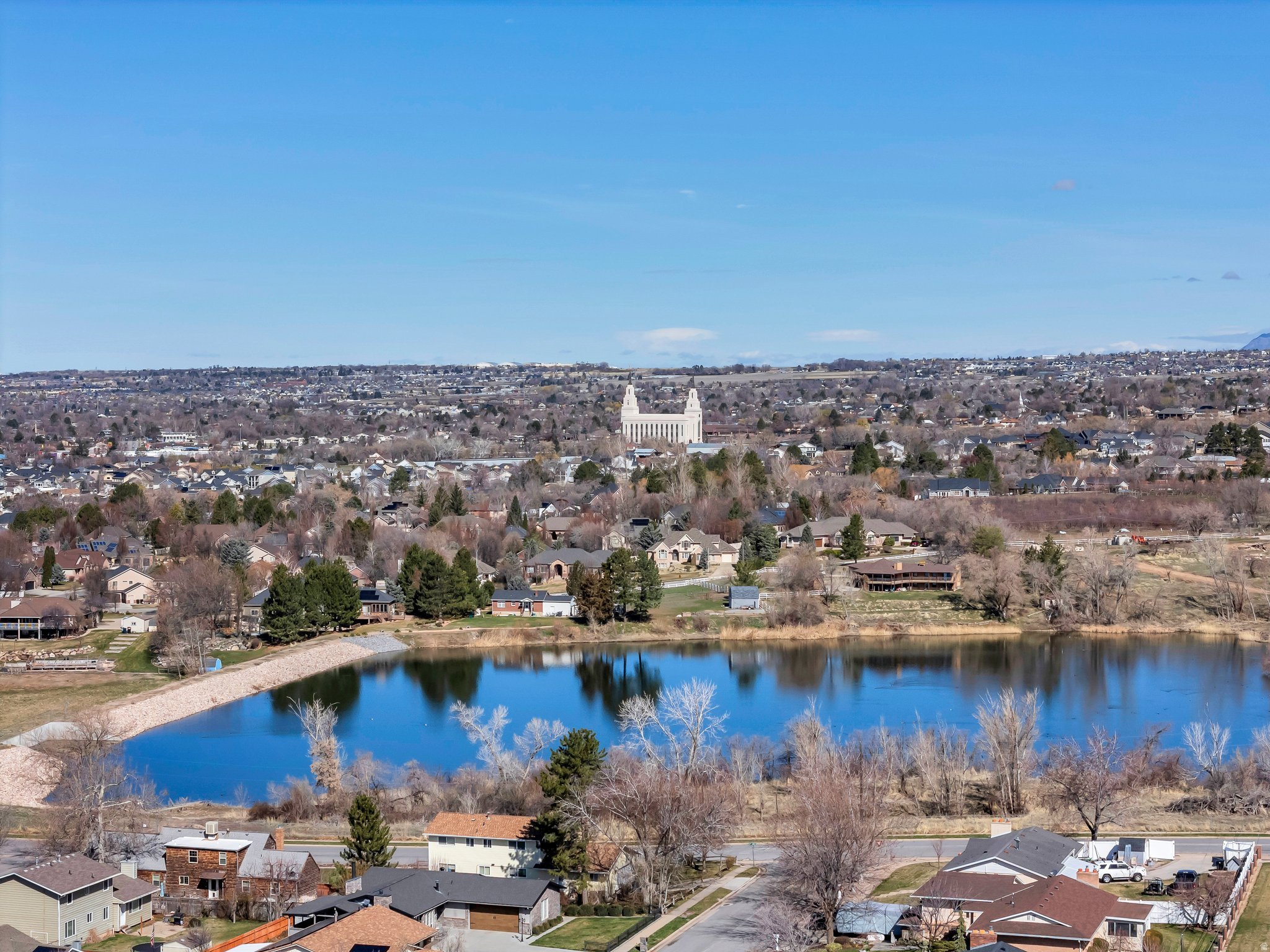 CRESTHOMES - Residential