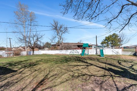 Tiny photo for 425 E 500 N, Kaysville, UT 84037 (MLS # 2139906)