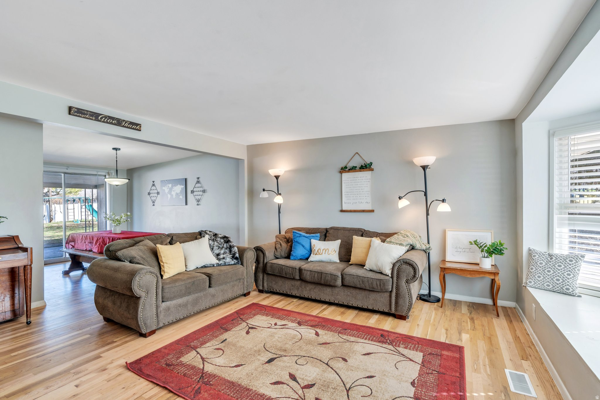 CRESTHOMES - Residential