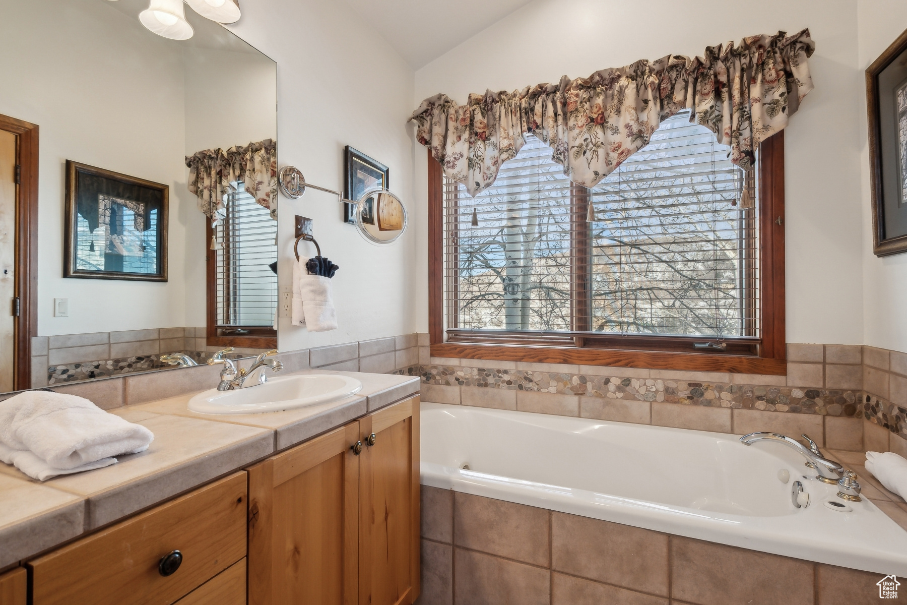 Park City, Utah 84060, United States, 3 Bedrooms Bedrooms, ,3 BathroomsBathrooms,Residential,Pending,18873