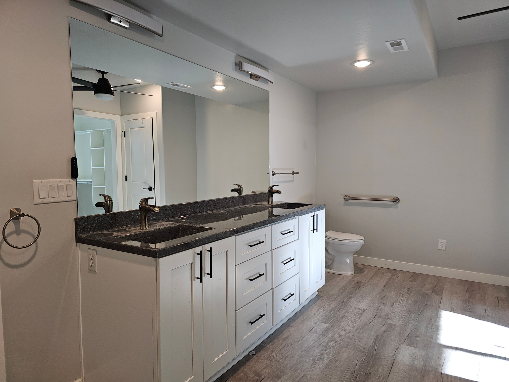 LAKESIDE - Residential