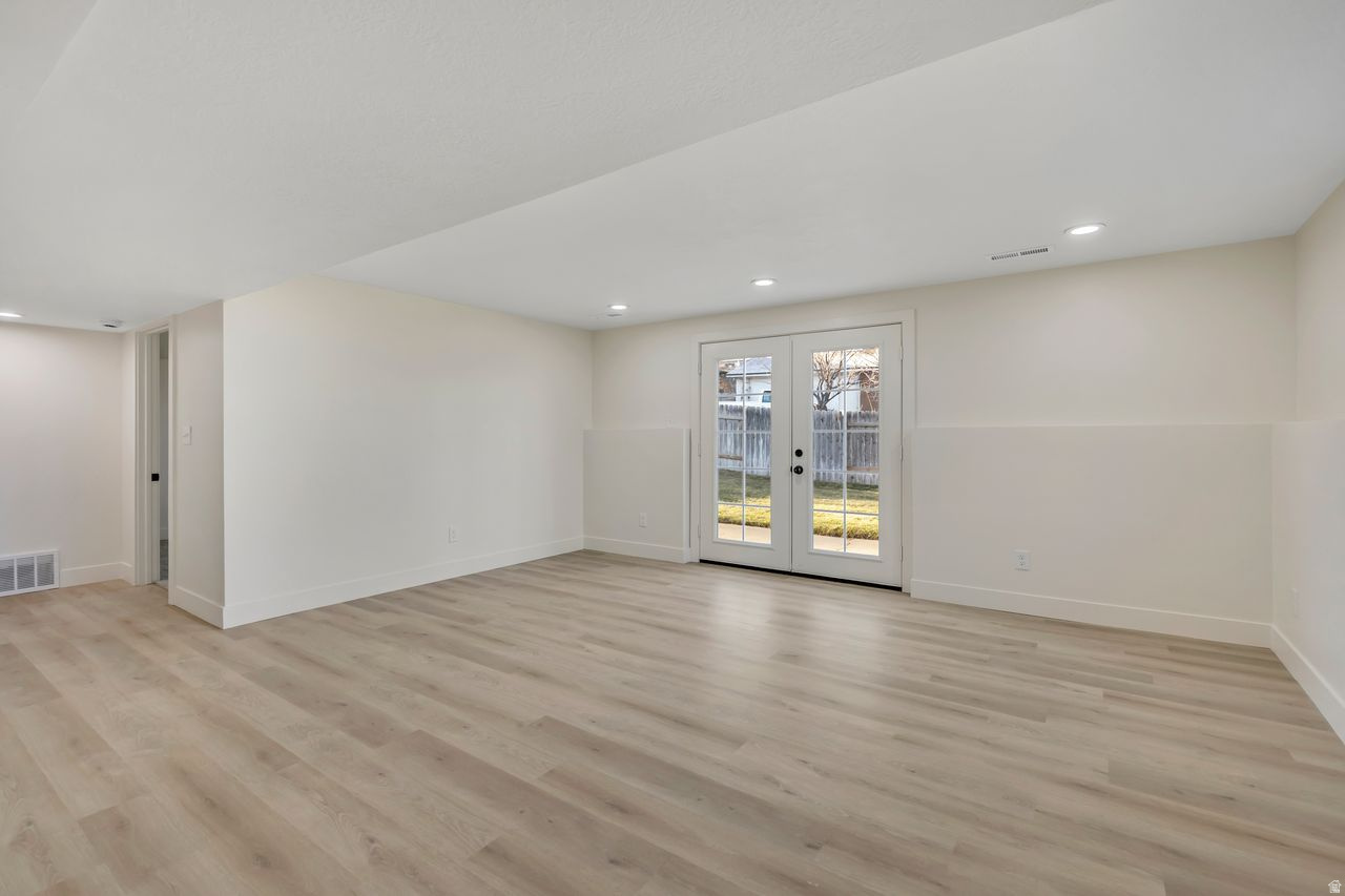 OAKRIDGE MANOR - Residential