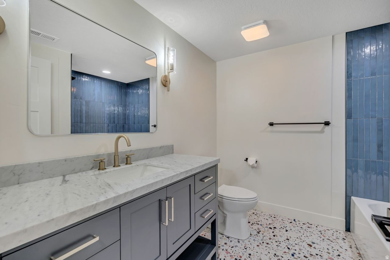 OAKRIDGE MANOR - Residential