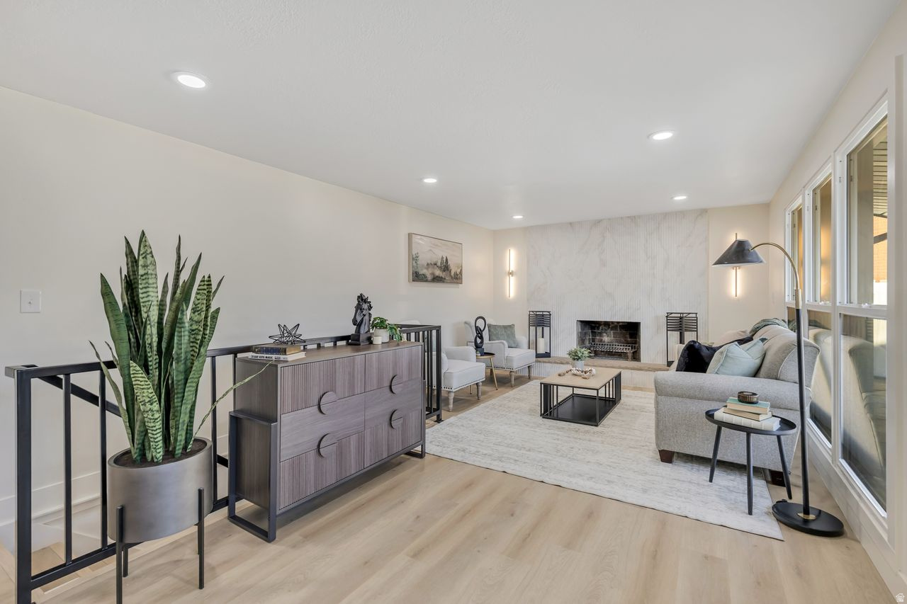 OAKRIDGE MANOR - Residential