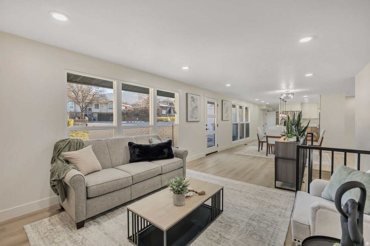 OAKRIDGE MANOR - Residential