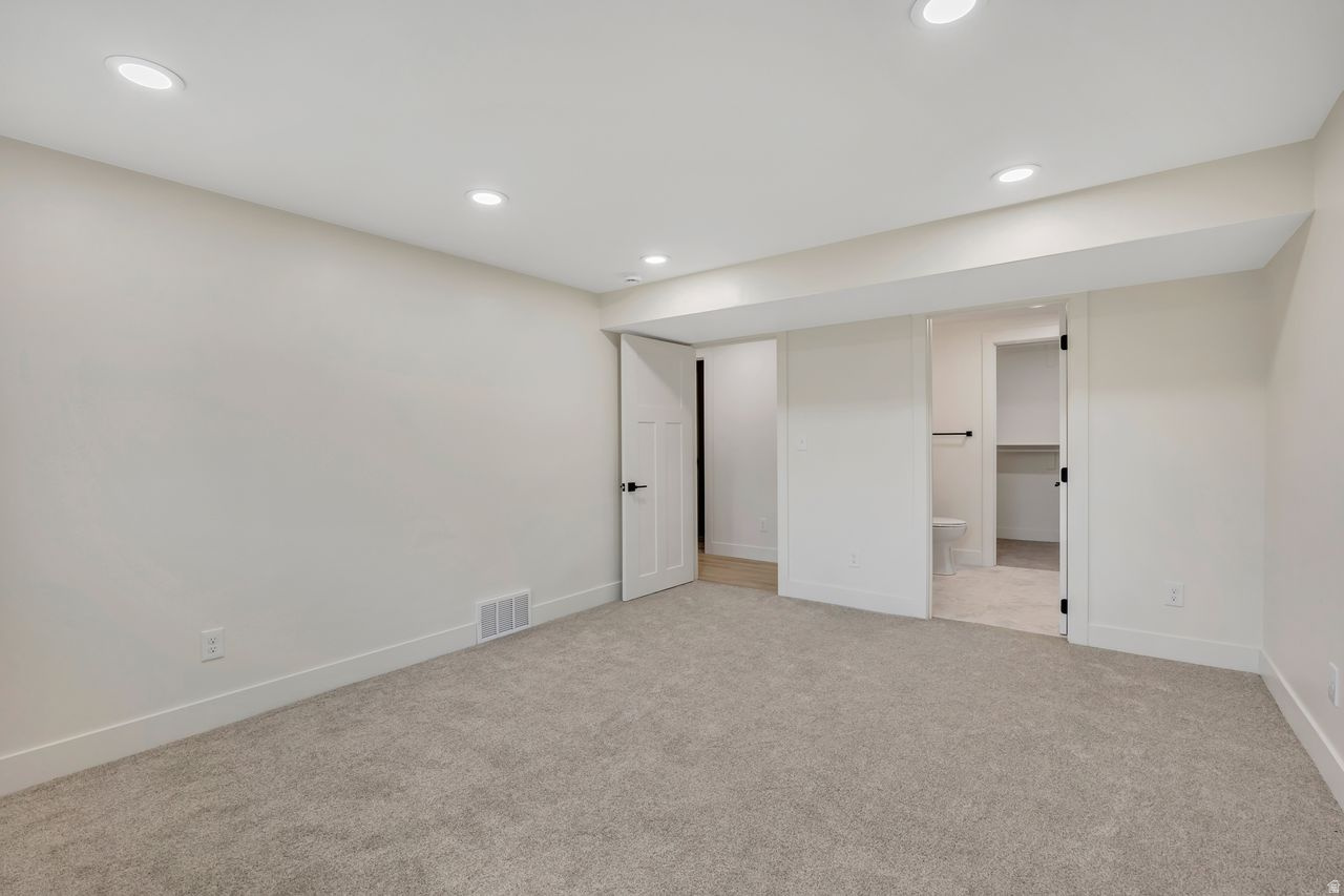 OAKRIDGE MANOR - Residential