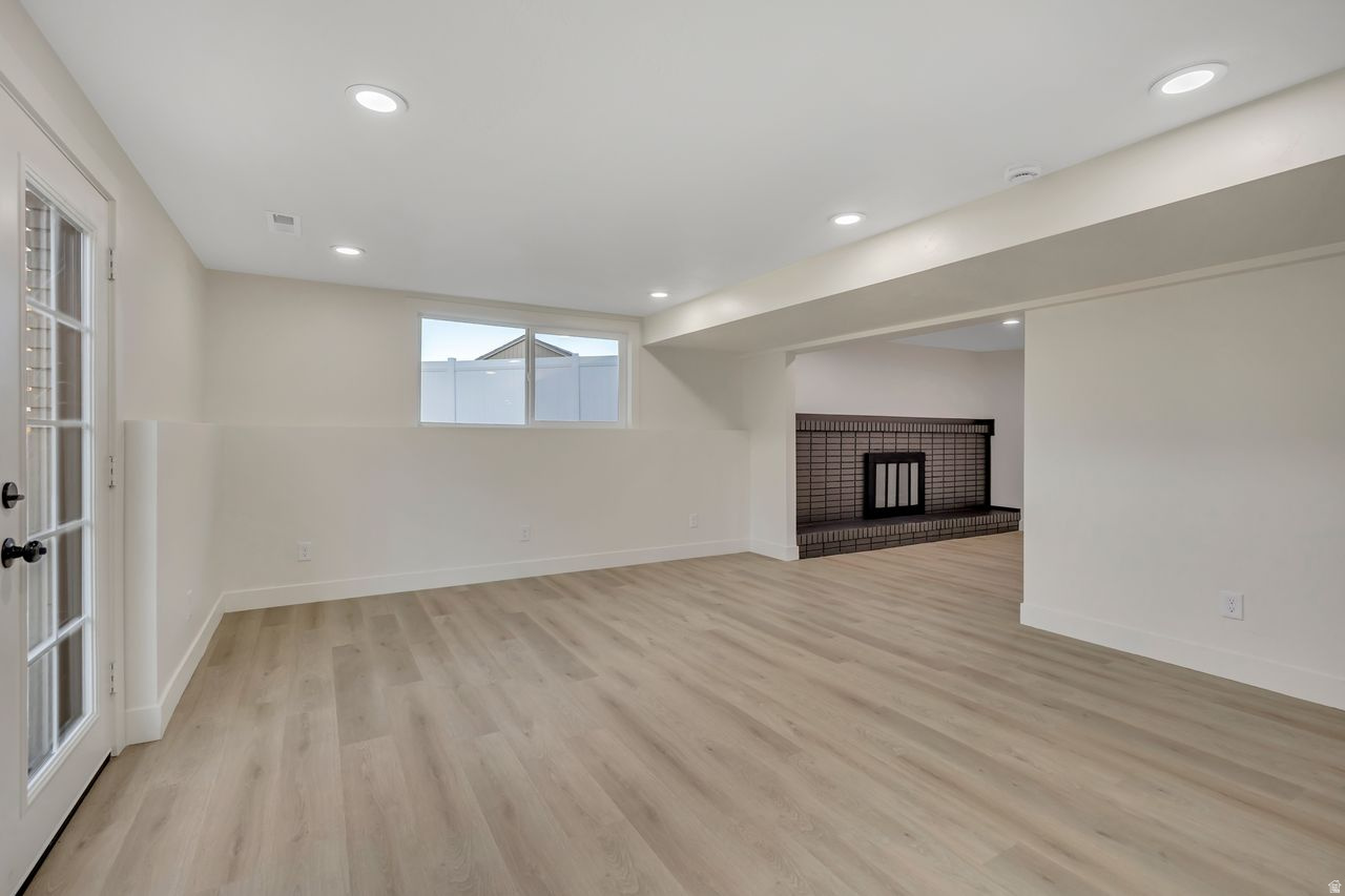 OAKRIDGE MANOR - Residential