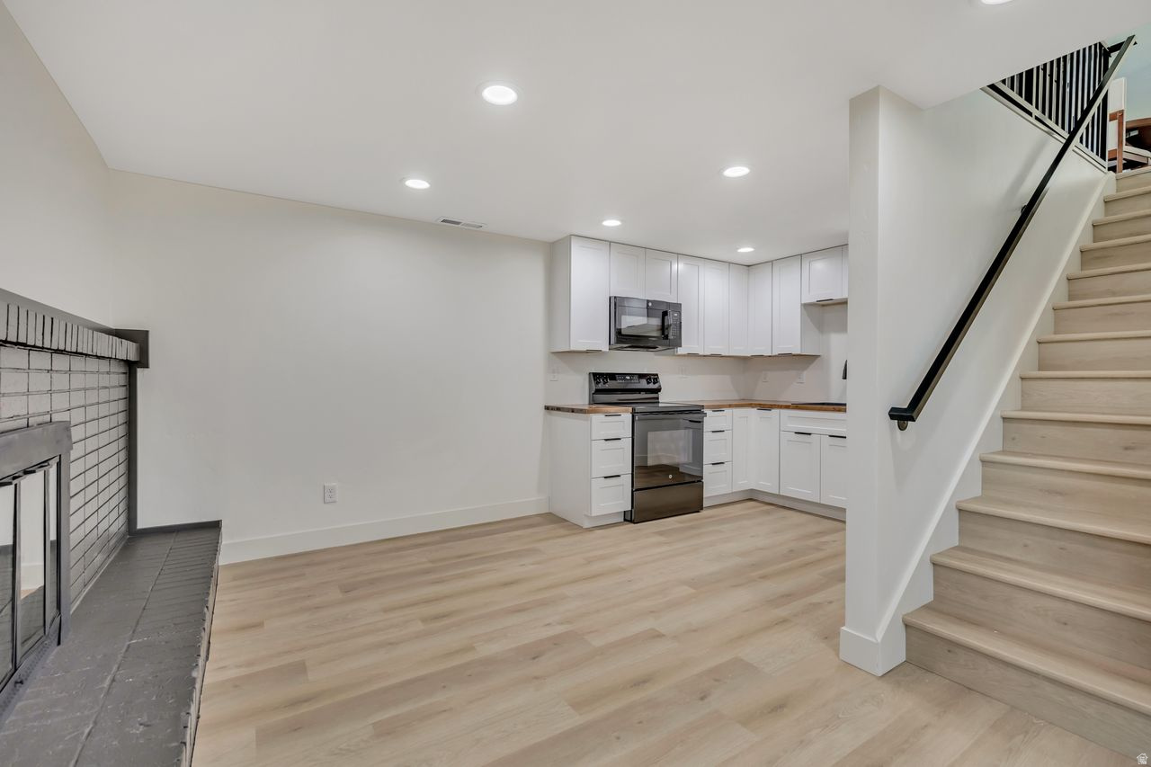 OAKRIDGE MANOR - Residential