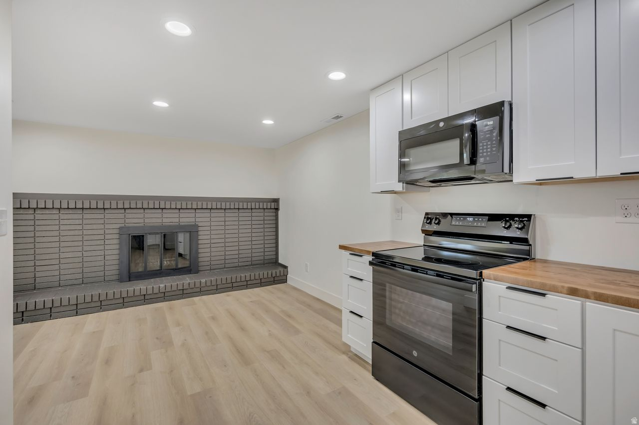 OAKRIDGE MANOR - Residential