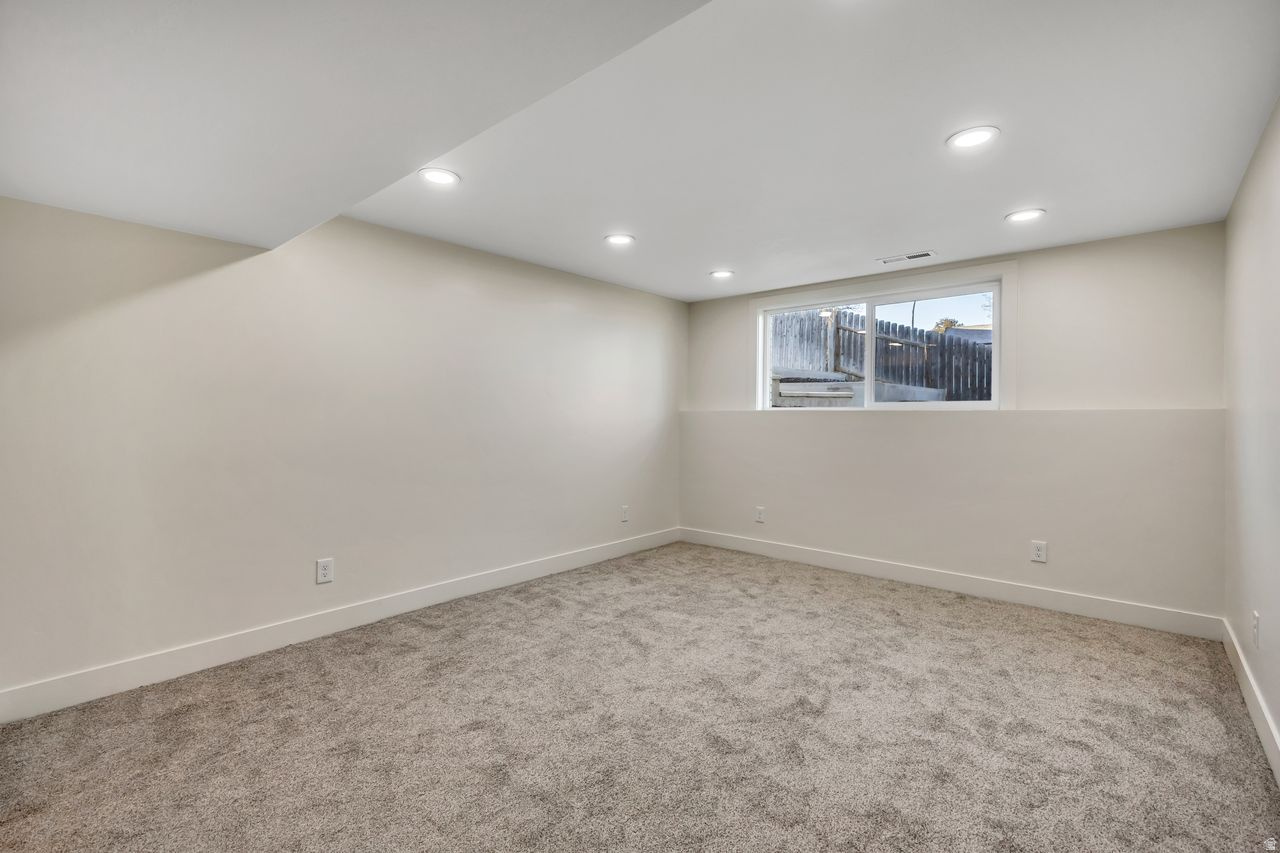 OAKRIDGE MANOR - Residential