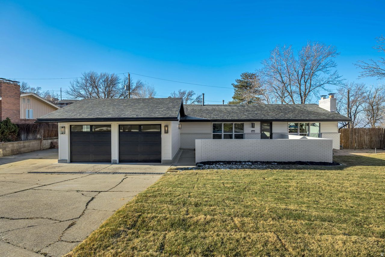 OAKRIDGE MANOR - Residential