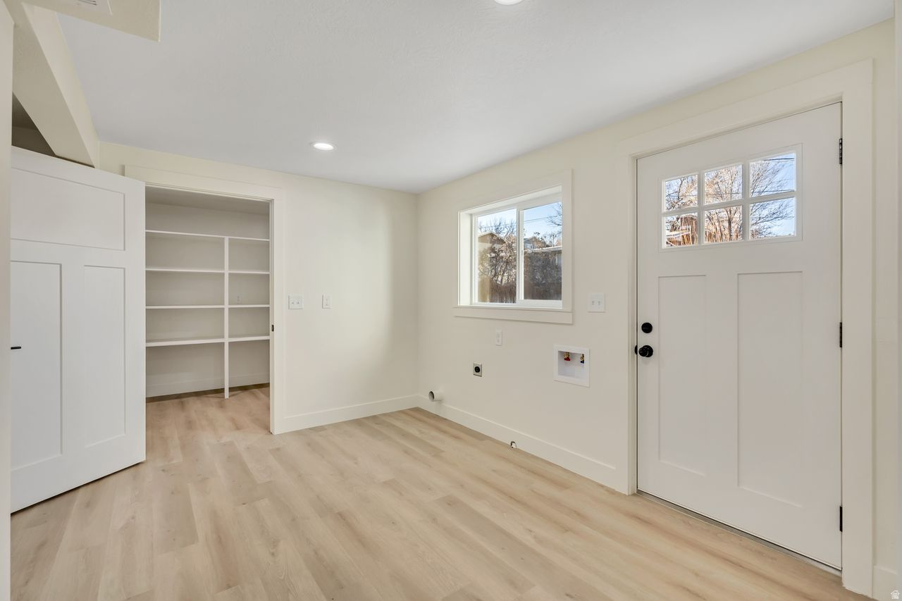 OAKRIDGE MANOR - Residential