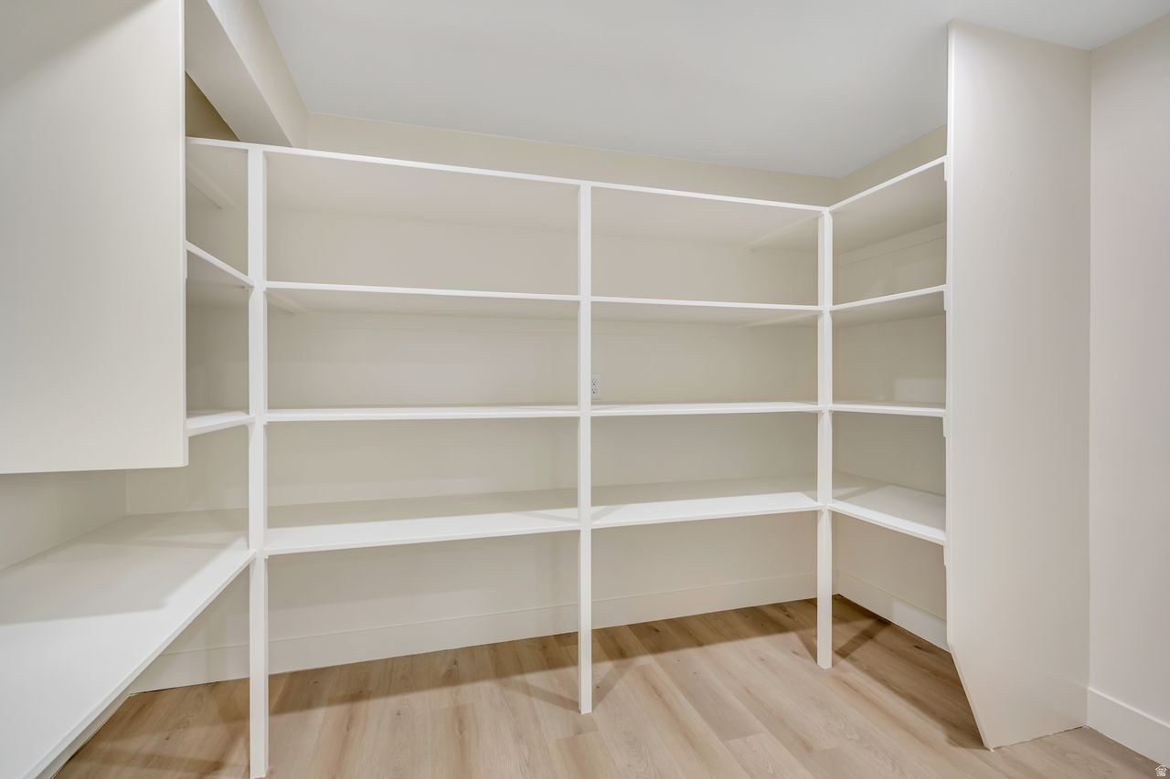 OAKRIDGE MANOR - Residential