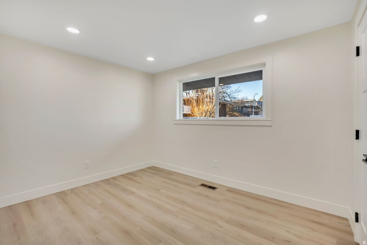 OAKRIDGE MANOR - Residential