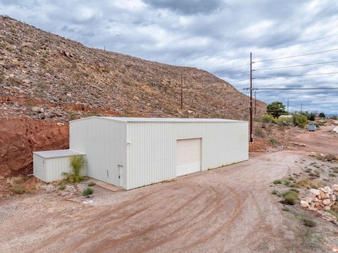 Photo of 555 S NICHOLS PEAK RD #E, Washington, UT 84780 (MLS # 2123831)