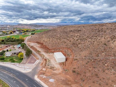 Tiny photo for 555 S NICHOLS PEAK RD #E, Washington, UT 84780 (MLS # 2123831)