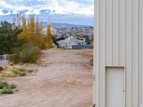 Tiny photo for 555 S NICHOLS PEAK RD #E, Washington, UT 84780 (MLS # 2123831)