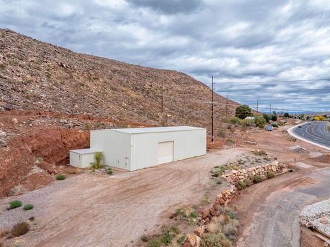 Tiny photo for 555 S NICHOLS PEAK RD #E, Washington, UT 84780 (MLS # 2123831)