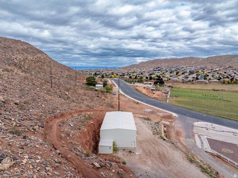 Tiny photo for 555 S NICHOLS PEAK RD #E, Washington, UT 84780 (MLS # 2123831)