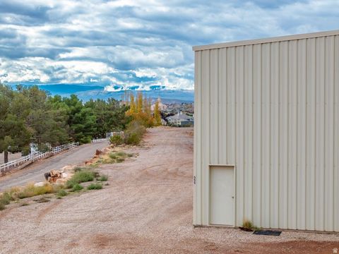 Tiny photo for 555 S NICHOLS PEAK RD #E, Washington, UT 84780 (MLS # 2123831)