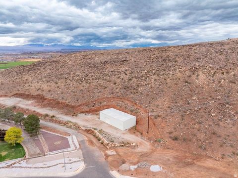 Tiny photo for 555 S NICHOLS PEAK RD #E, Washington, UT 84780 (MLS # 2123831)
