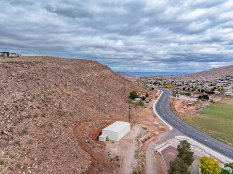 Tiny photo for 555 S NICHOLS PEAK RD #E, Washington, UT 84780 (MLS # 2123831)