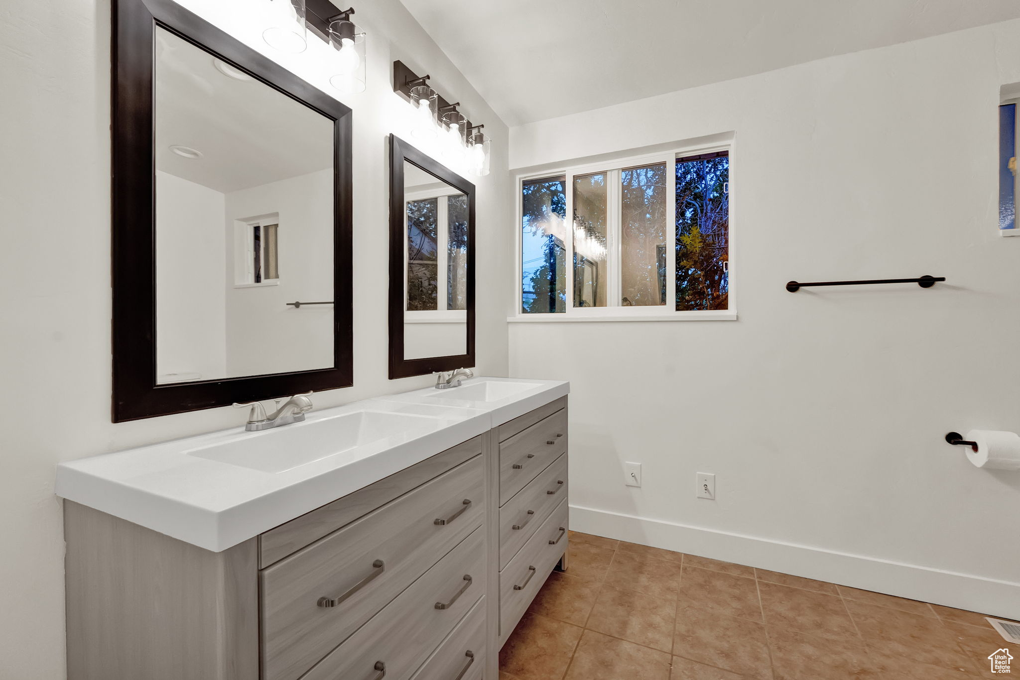 CANYON POINT IN CENTERVILLE - Residential