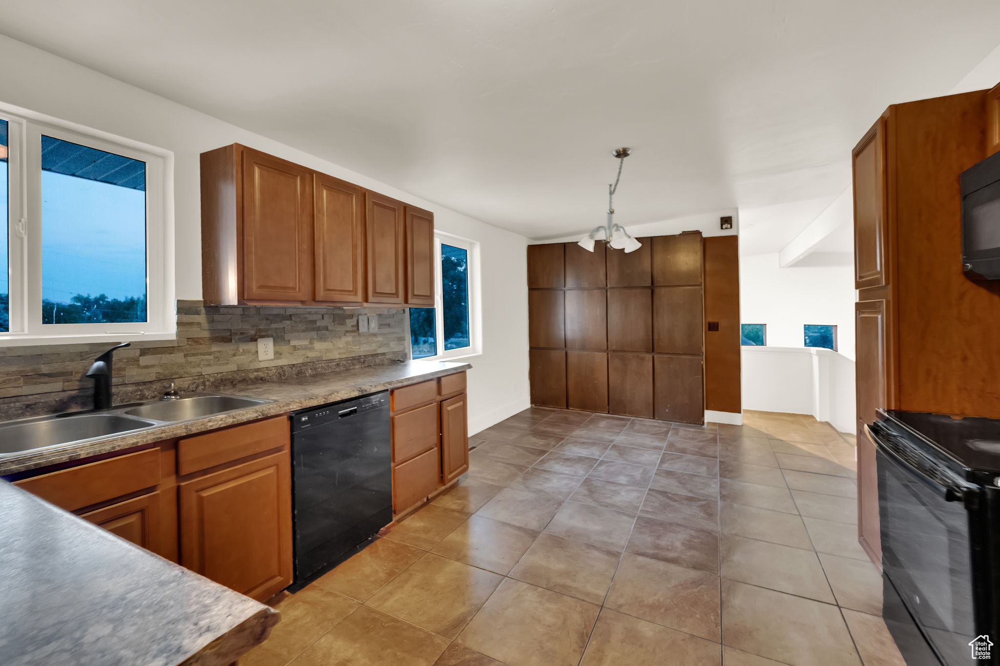 CANYON POINT IN CENTERVILLE - Residential