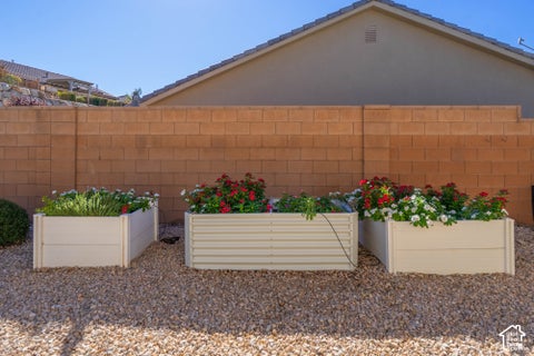 Tiny photo for 1391 W WHITESTONE DR, Saint George, UT 84790 (MLS # 2193809)