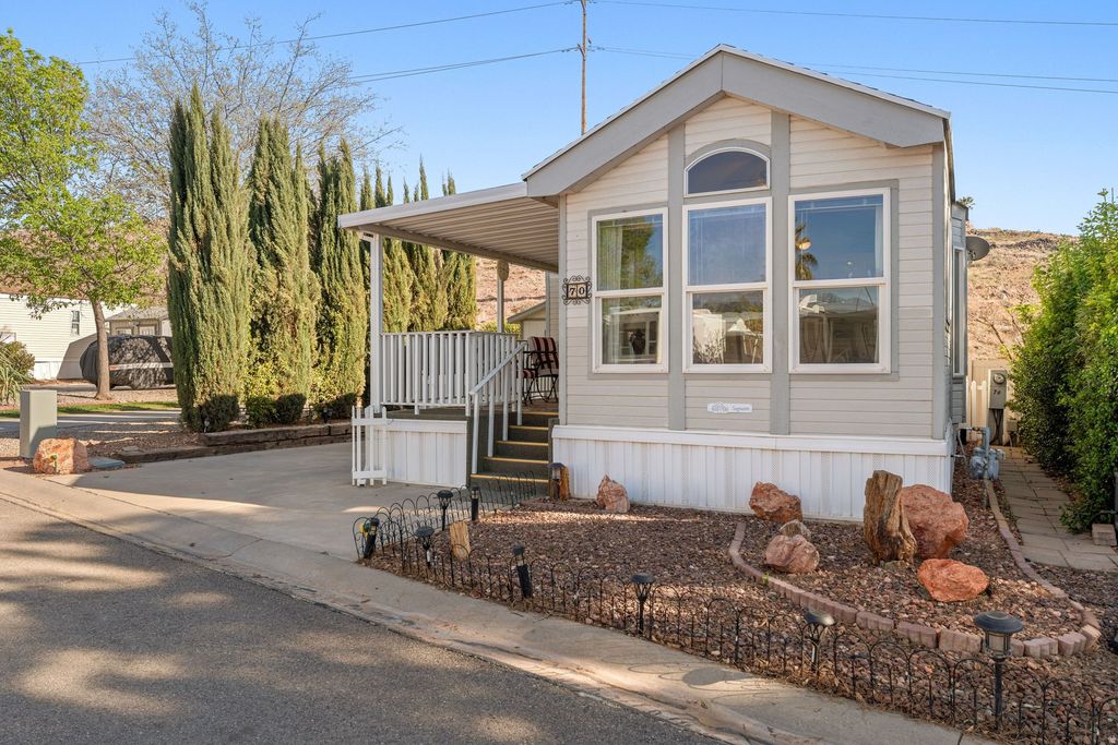 Photo of 448 E TELEGRAPH ST #70, Washington, UT 84780 (MLS # 2146437)