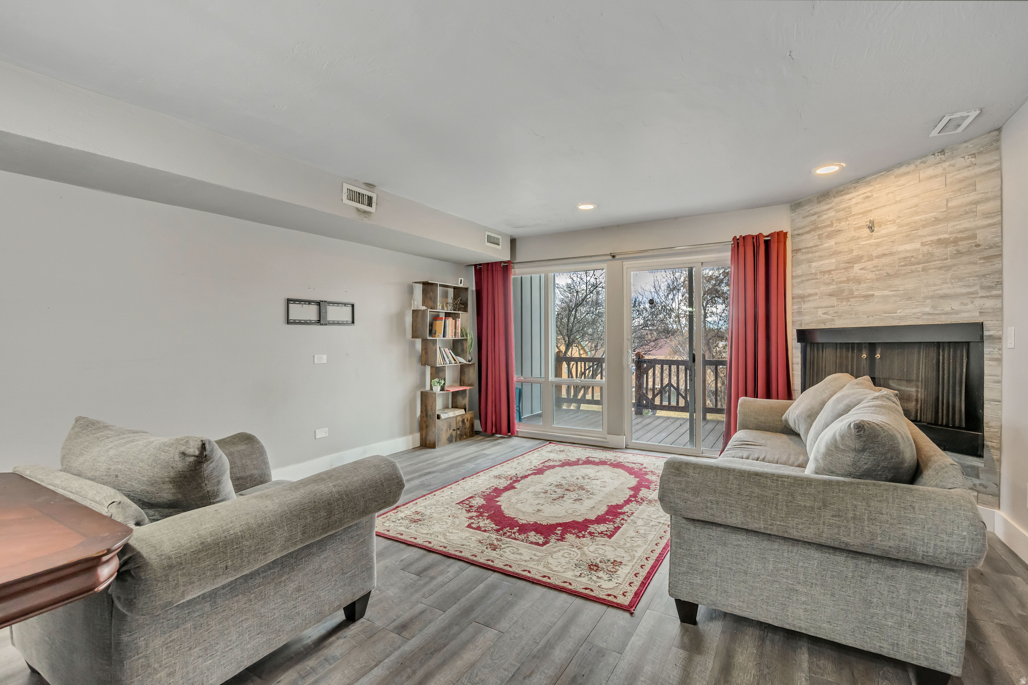 APPLEGATE CONDM - Residential