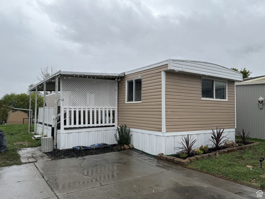 Come check out this mobile home. It's located in a highly desirable area in Kearns/West Valley City. Centralized near a ton of grocery stores and restaurants.   (Seller is still doing some minor remodeling touch ups)   - Brand new kitchen and bathroom counter tops.   - Brand new kitchen cabinets  - Freshly Painted     Square footage figures and other info are provided as a courtesy estimate only and were obtained from county records.  Buyer/buying agent is advised to obtain an independent measurement/info.