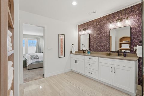 Tiny photo for 3905 S HOLLADAY CT, Holladay, UT 84124 (MLS # 2143353)