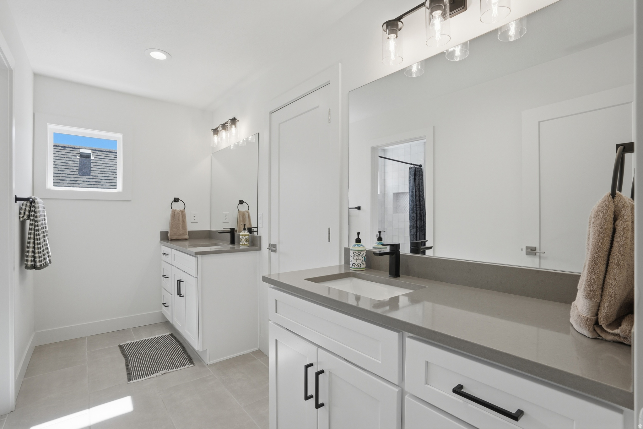 HOLLADAY COURT - Residential