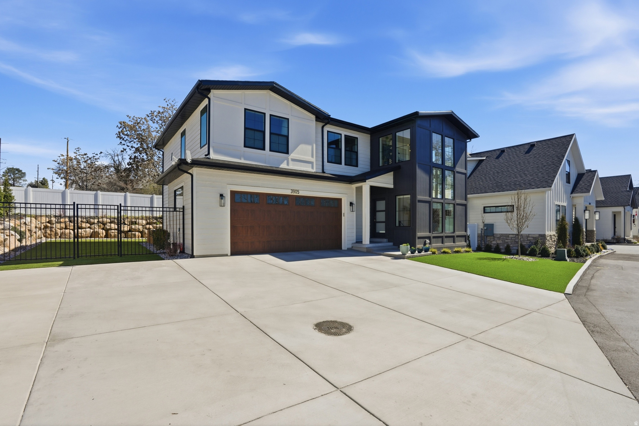 HOLLADAY COURT - Residential