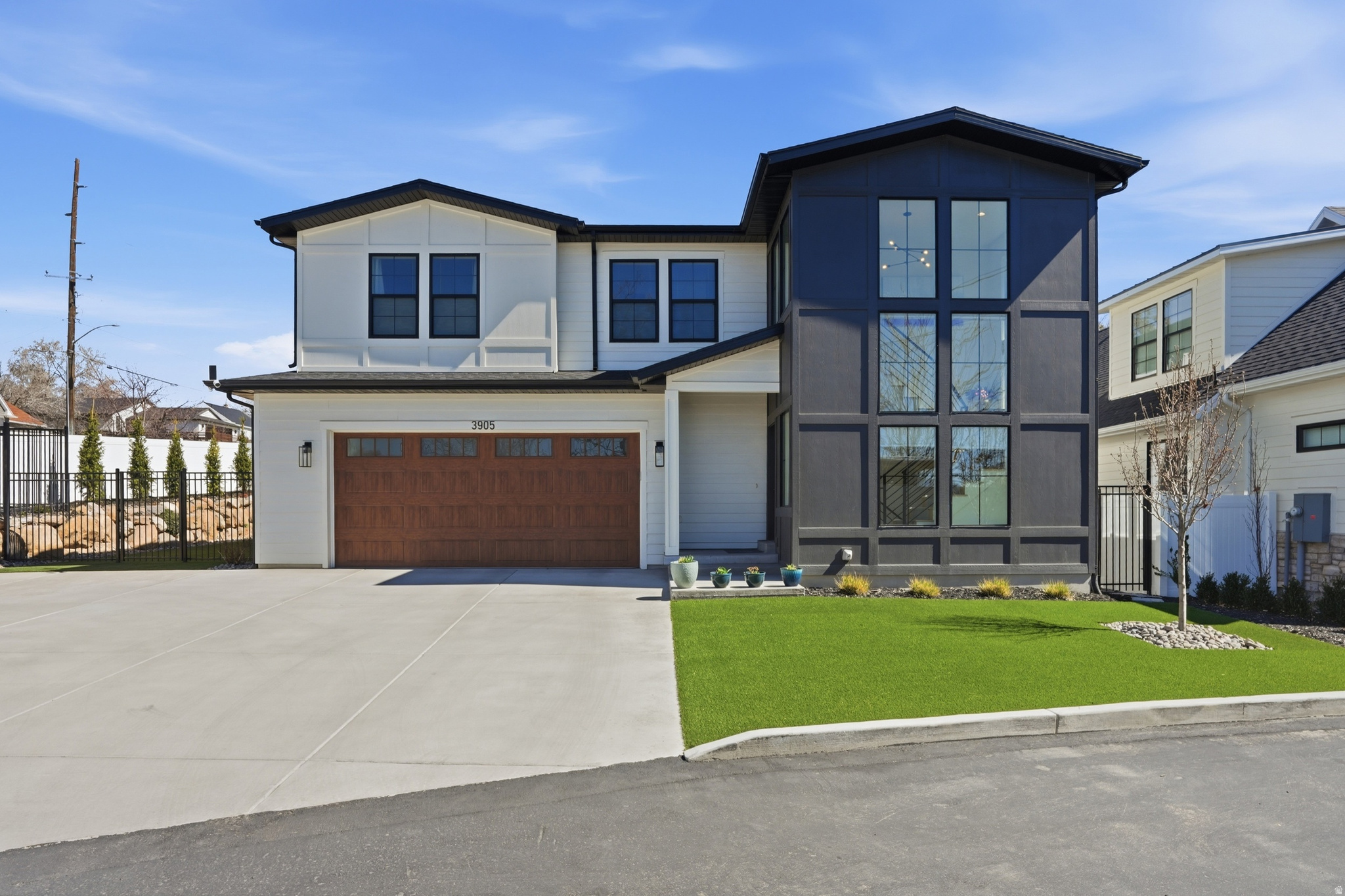 HOLLADAY COURT - Residential