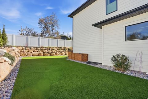 Tiny photo for 3905 S HOLLADAY CT, Holladay, UT 84124 (MLS # 2143353)