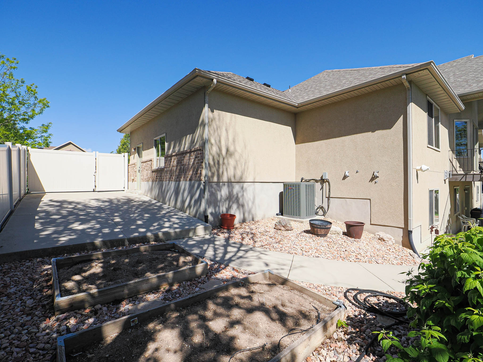 LUCAS DELL - Residential