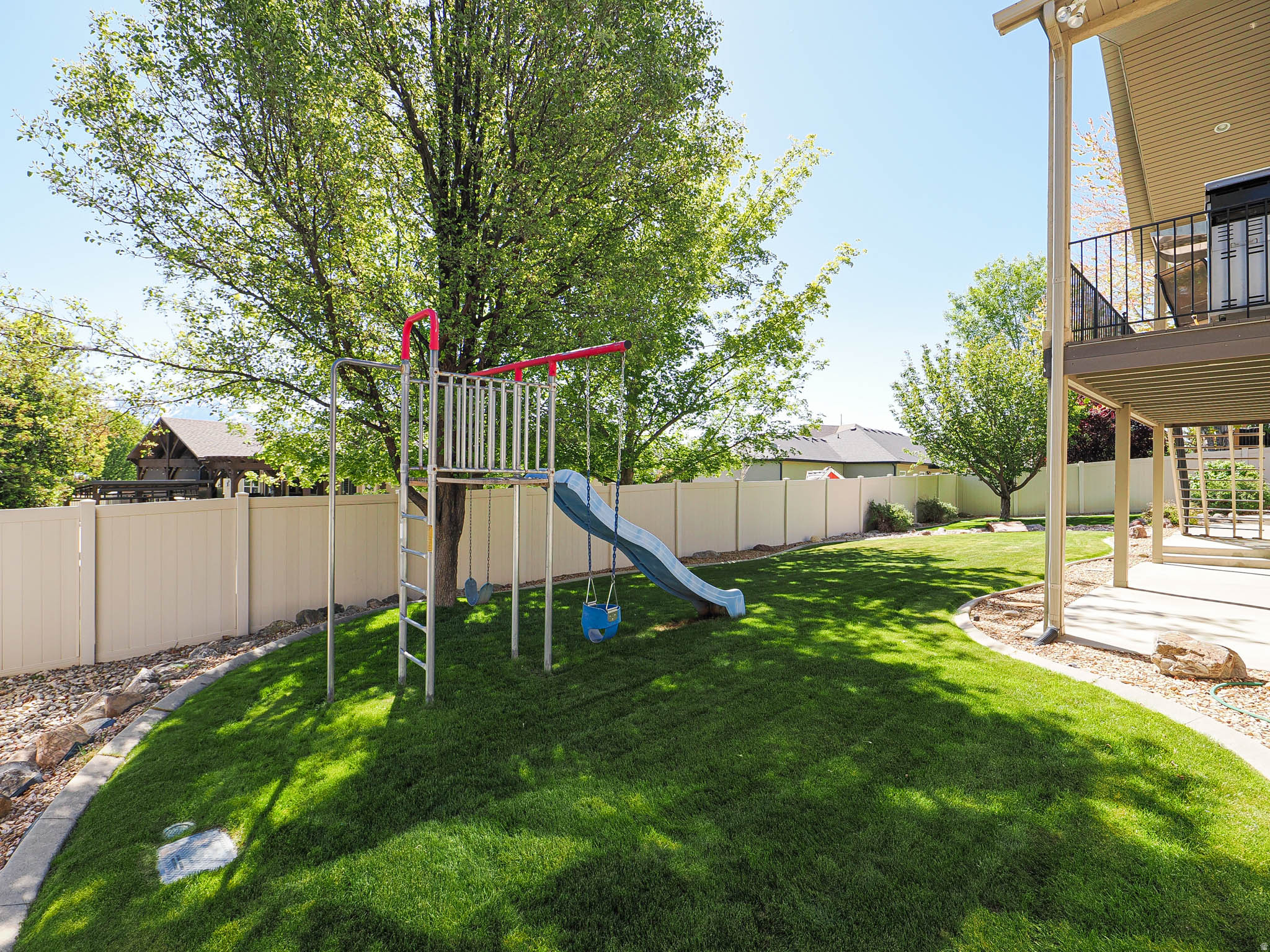 LUCAS DELL - Residential